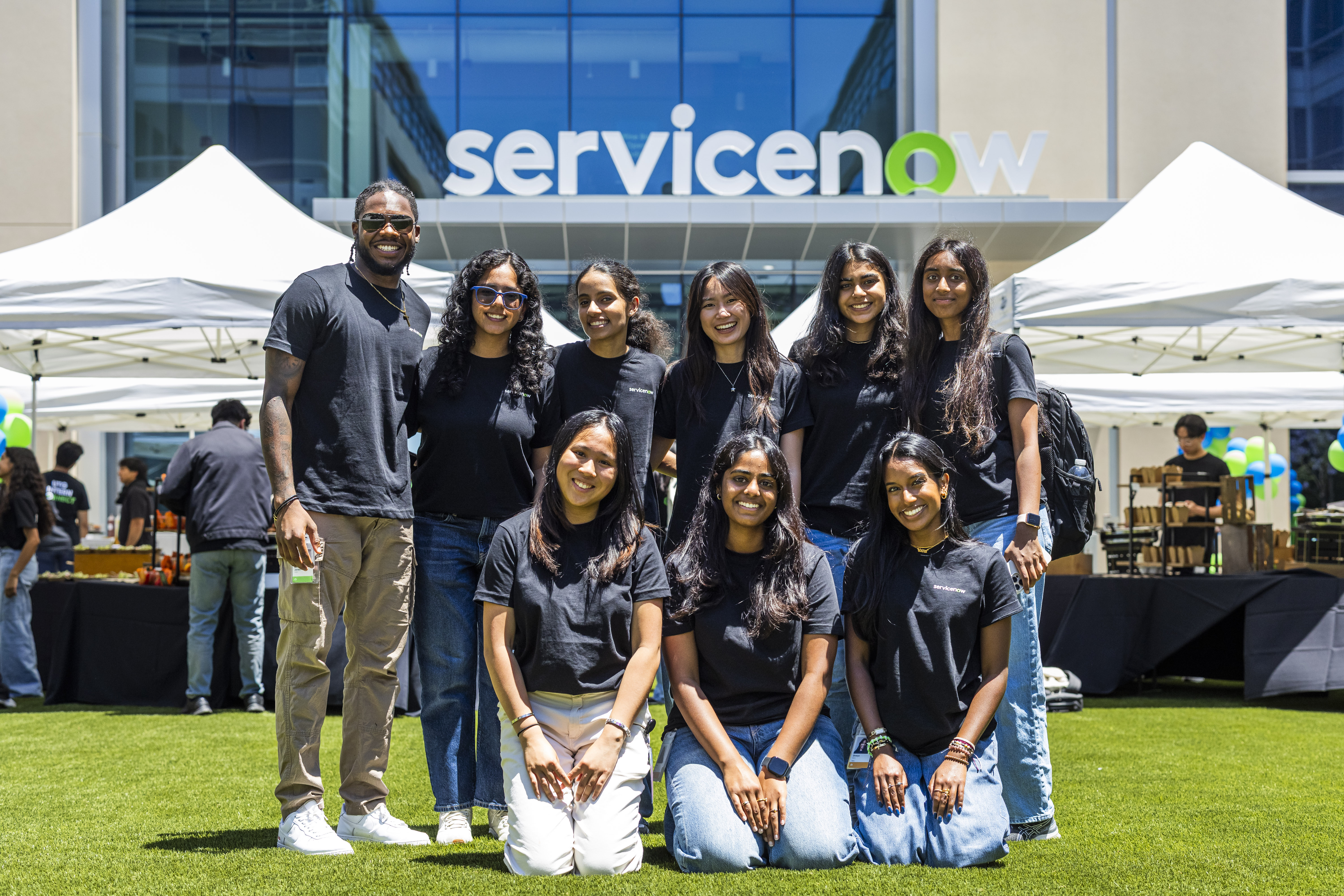 servicenow interns group photo